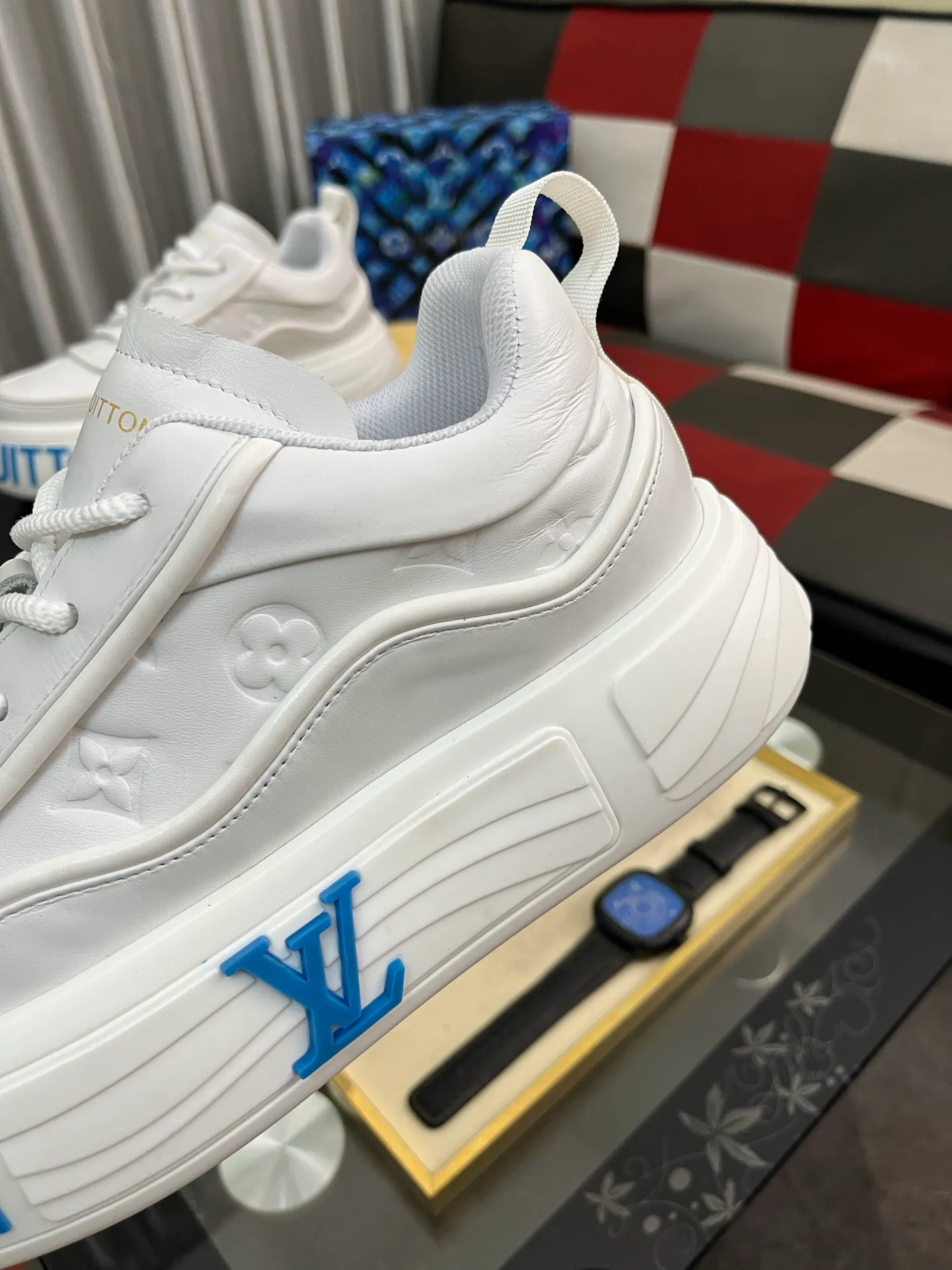 Men's shoes 💰560⌚️⌚️【LOUlS VUlTTON】Louis Vuitton ~ unique and casual style. LV counter purchasing 🏃casual shoes😍😍 Men's 2025 counters are on sale simultaneously, Italian imported brands select first-layer Italian cowhide. Cowhide leather lining (refuses to discolor and grind feet) Code number: 38-44 4⃣️colors available